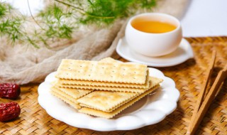 小苏打是什么化学式（苏打的化学式是什么）